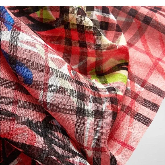 Burberry Graffiti Vintage style scarf made in Italy silk and wool